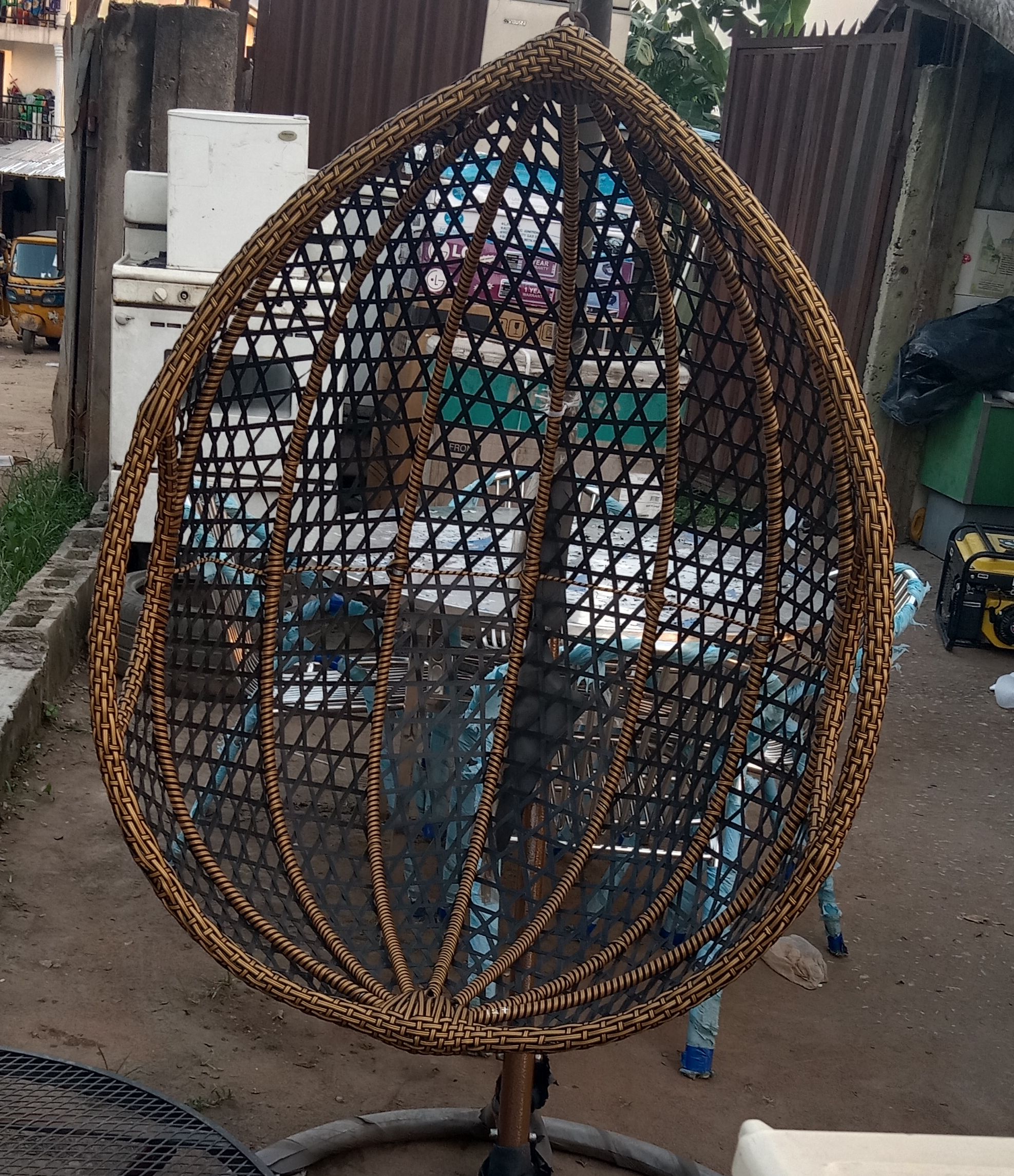 Swing single seat